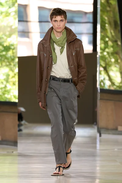 Look 28